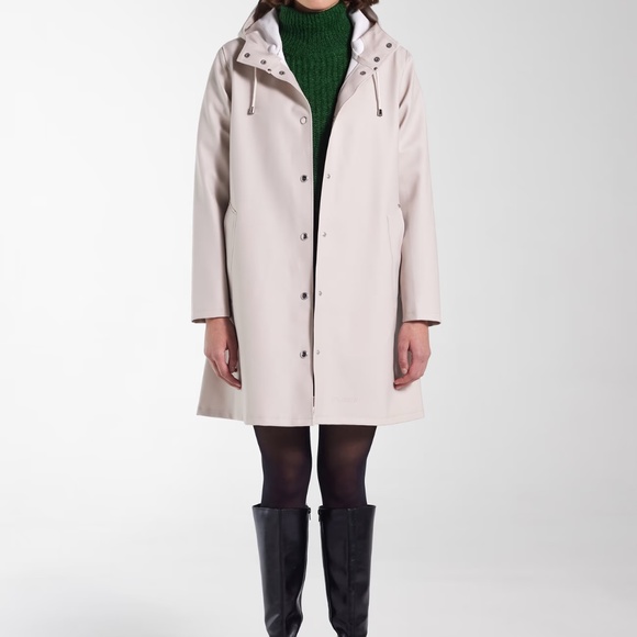 Stutterheim Women's Cream Hooded Raincoat - Picture 6 of 9